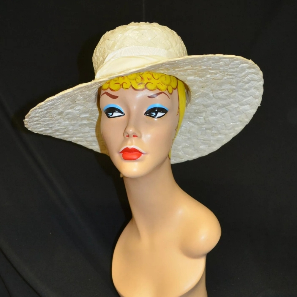 Union Made Vintage 1960s White Basket Weave Straw Wide Brimmed Hat